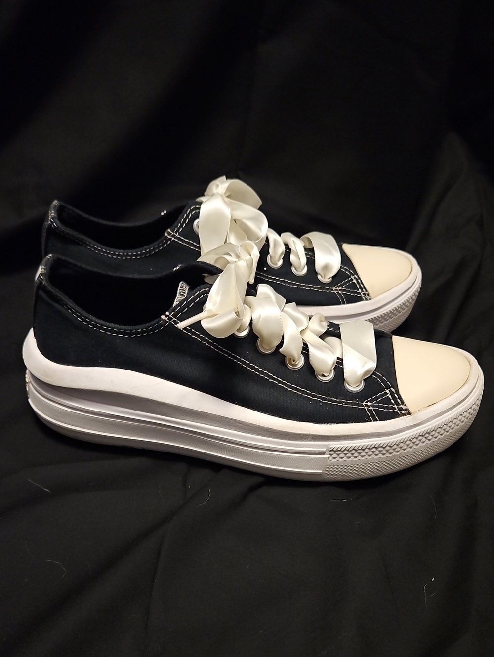 Converse Black Low-Top Sneakers with Cream Toe and Satin Laces Wms 9.5